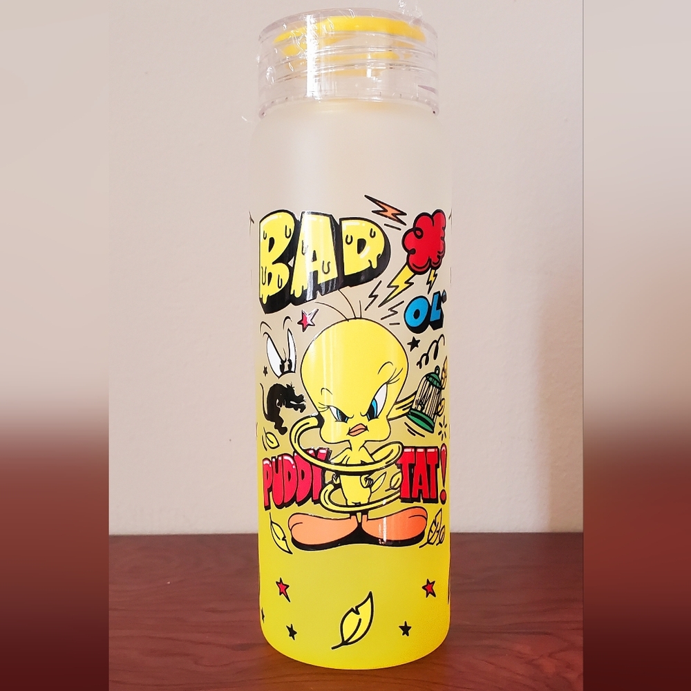🏷3/$12 Tweety Bird “Bad Ol’ Puddy Tat” Frosted yellow glass Tumbler 17oz